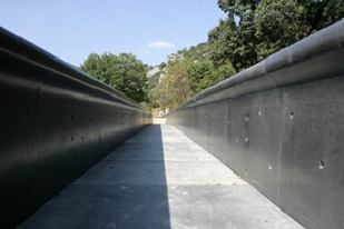 法国的可迪桥(Pont du Diable)是一座步行桥，它是用导管混凝土建造的